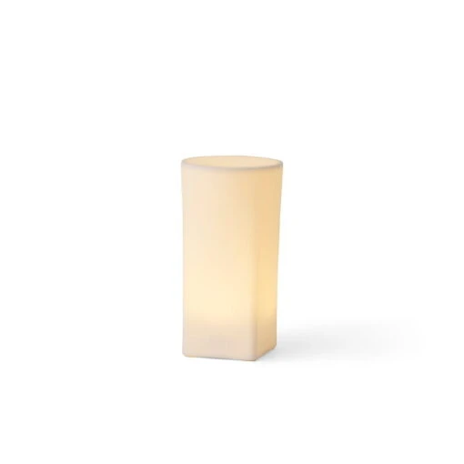 Menu Ignus Kerze, Flammenlos, 15 Cm -Kissen Verkaufsv Shop 4430639 Ignus Flameless Candle H15 angle on