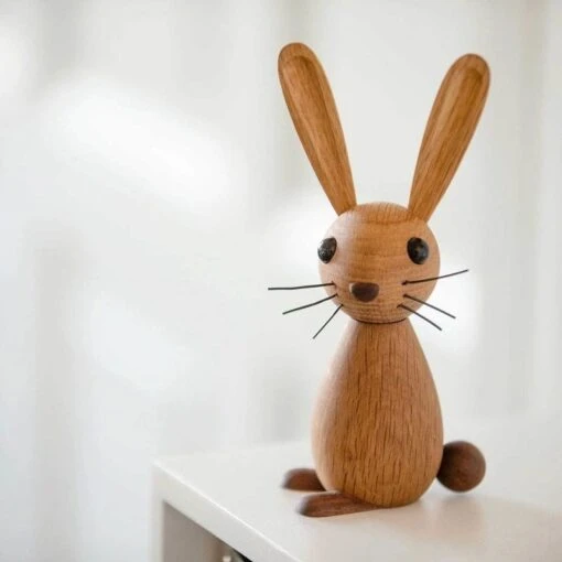 Spring Copenhagen Figur Jumper The Bunny -Kissen Verkaufsv Shop Jumper mencke vagnbye Spring Copenhagen wood Rabbit Holz Hase Ostern mood