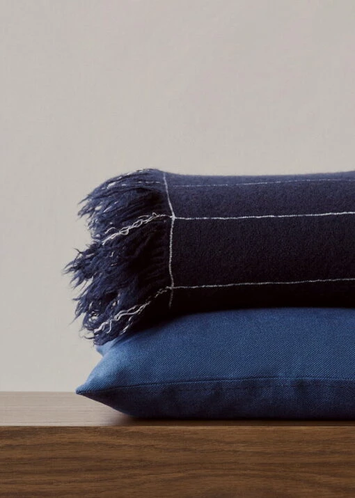 Menu Mimoides Kissen, 40 × 40 cm, Indigo -Kissen Verkaufsv Shop MENU Mimoides Pillow Battus Throw 4