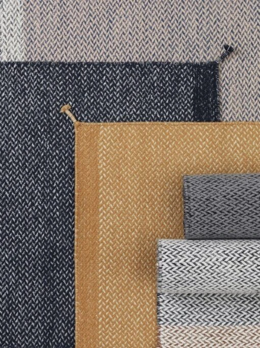 Muuto Teppich Ply, Mitternachtsblau -Kissen Verkaufsv Shop Ply family 2018 Muuto 5000x6667 1