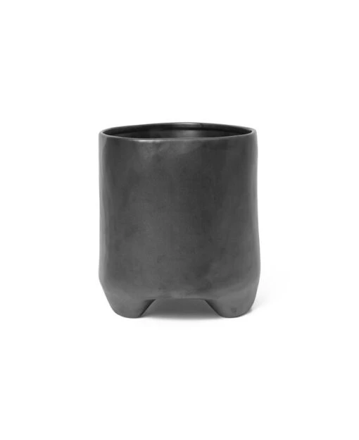 Ferm LIVING Esca Übertopf, Mittelgroß, 19 Cm, Schwarz -Kissen Verkaufsv Shop fermLIVING SS22 EscaPot Medium 1104265645 pack 2