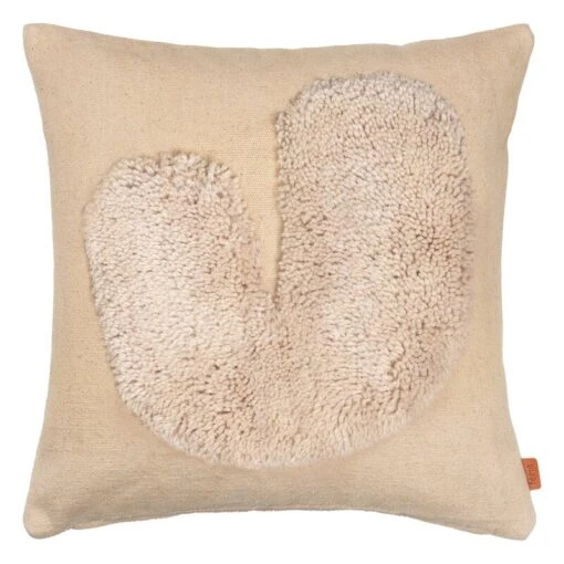 Ferm LIVING Lay Kissen, 50 X 50 Cm, Sandbeige - Cremeweiß -Kissen Verkaufsv Shop fermLIVING AW22 LayCushion SandOffWhite pack 1