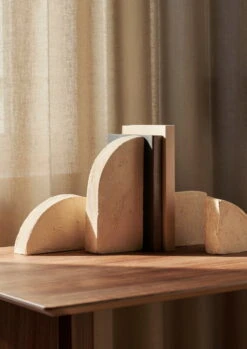 Ferm LIVING Shape Skulpturenset, Blassgelb -Kissen Verkaufsv Shop fermLIVING AW22 ShapeSculptureSet image2