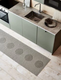 Vera 2.0 Teppich, 70 X 280 Cm, Dunkles Leinenbeige -Kissen Verkaufsv Shop pappelina vera20 kitchen creative4